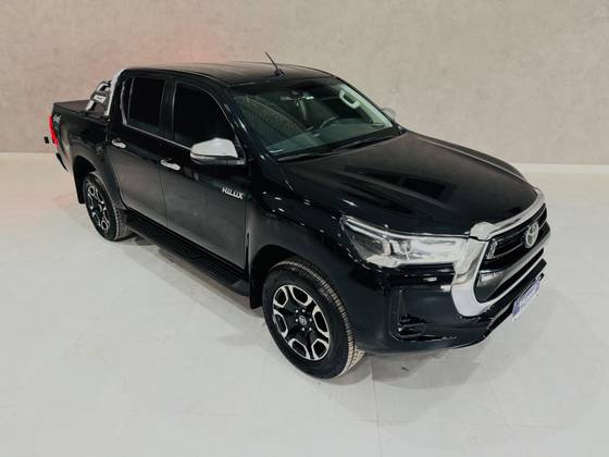 TOYOTA HILUX 2.8 D-4D TURBO DIESEL CD SRX 4X4 AUTOMÁTICO